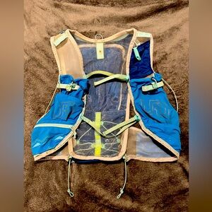 Ultimate Direction Running vest. Blue color Size S/M  10.3L  180g